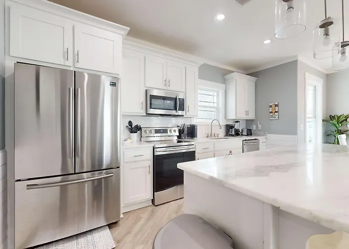 Newly Constructed Near The Gulf With Private W&d Grill Shared Pool Ac Holiday home