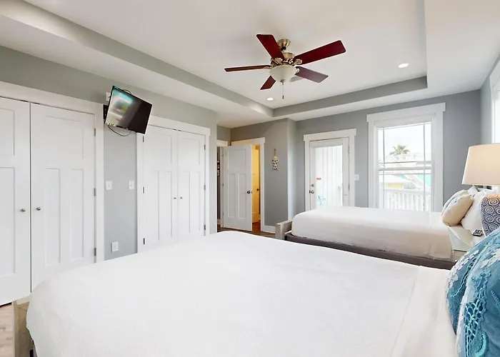 Newly Constructed Near The Gulf With Private W&d Grill Shared Pool Ac